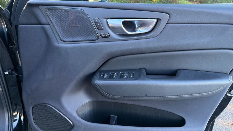 Volvo XC60 2.0 T6 [350] RC PHEV Plus Dark 5dr AWD Geartronic Estate